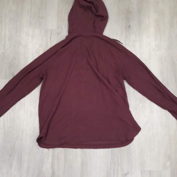 For The Republic Women's Maroon Textured Pullover Sweatshirt Hoodie Preowned - Picture 2 of 4